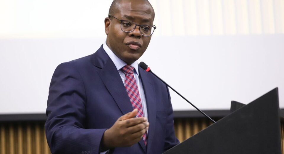 PF indicia ex-ministro Silvio Almeida por importunação sexual