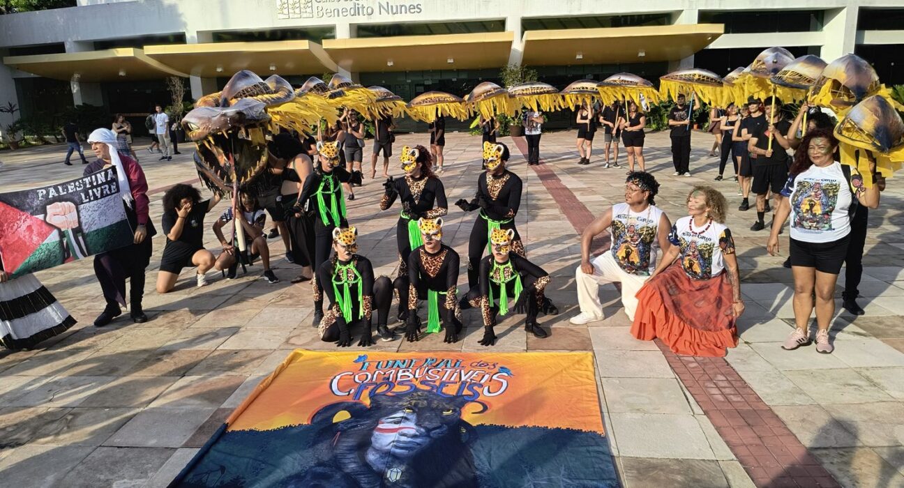 Ato na UFPA enterra simbolicamente combustíveis fósseis