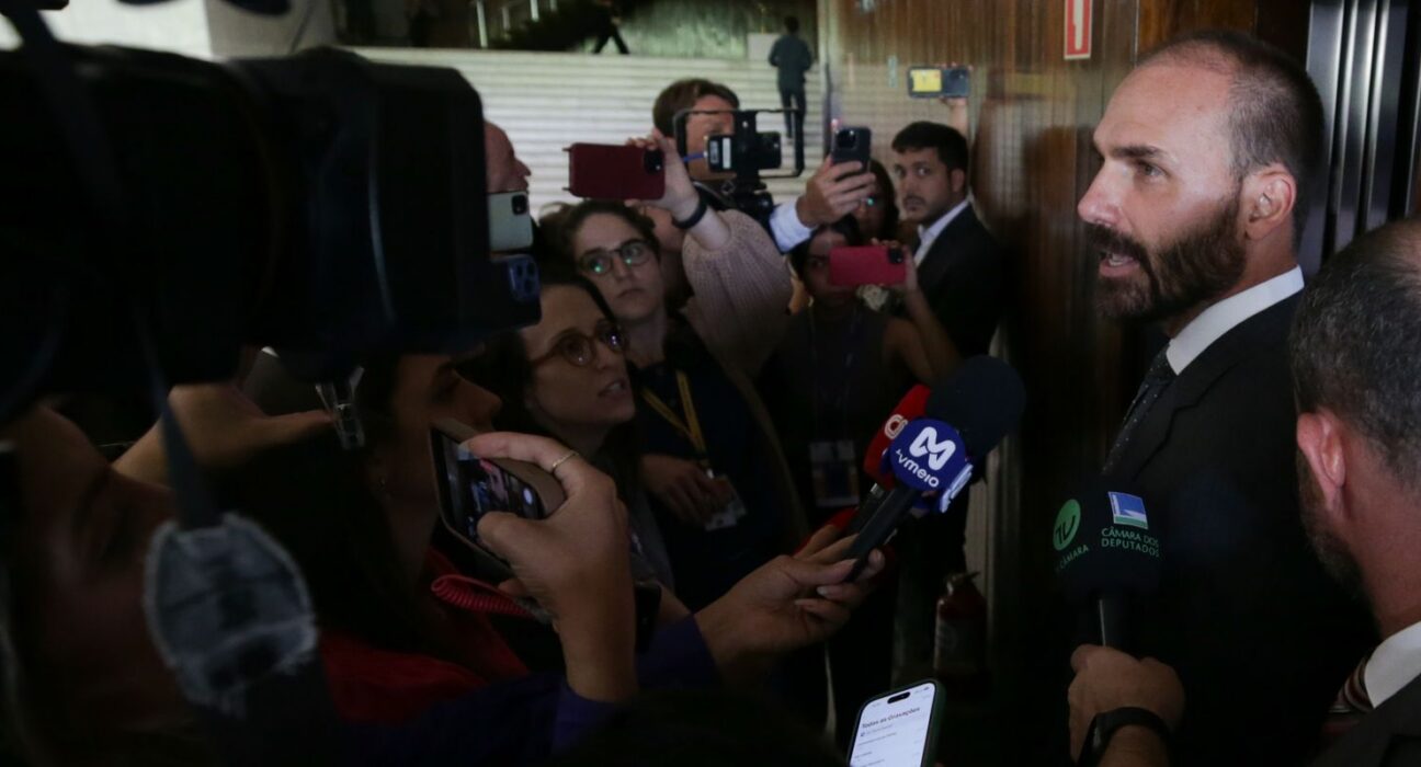 Por unanimidade, STF torna Eduardo Bolsonaro réu por atuação nos EUA