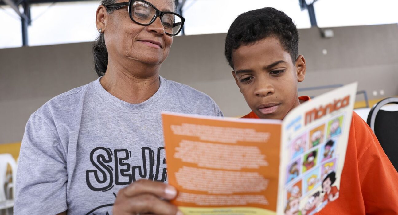 Convívio entre gerações é receita contra etarismo, aponta especialista
