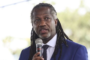 Brasília (DF), 26/03/2025 - O  Secretário Nacional dos Direitos da Pessoa Idosa do Ministério dos Direitos Humanos, Alexandre da Silva,  participa do lançamento de gibi da Turma da Mônica sobre intergeracionalidade em escola no Itapoã, região administrativa do Distrito Federal. Foto: Marcelo Camargo/Agência Brasil