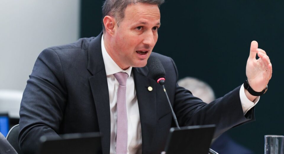 Derrite recua e diz que competências da PF serão mantidas em PL