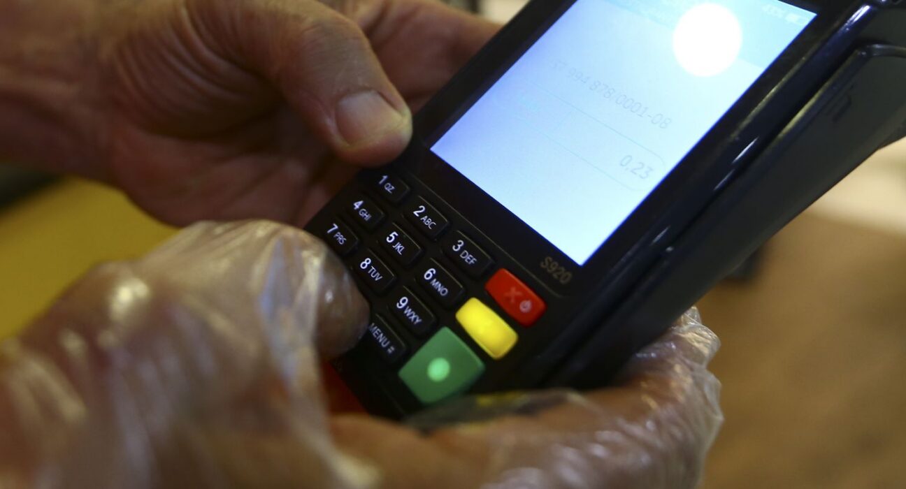 BC: bandeira de cartão terá de pagar transações em caso de falhas