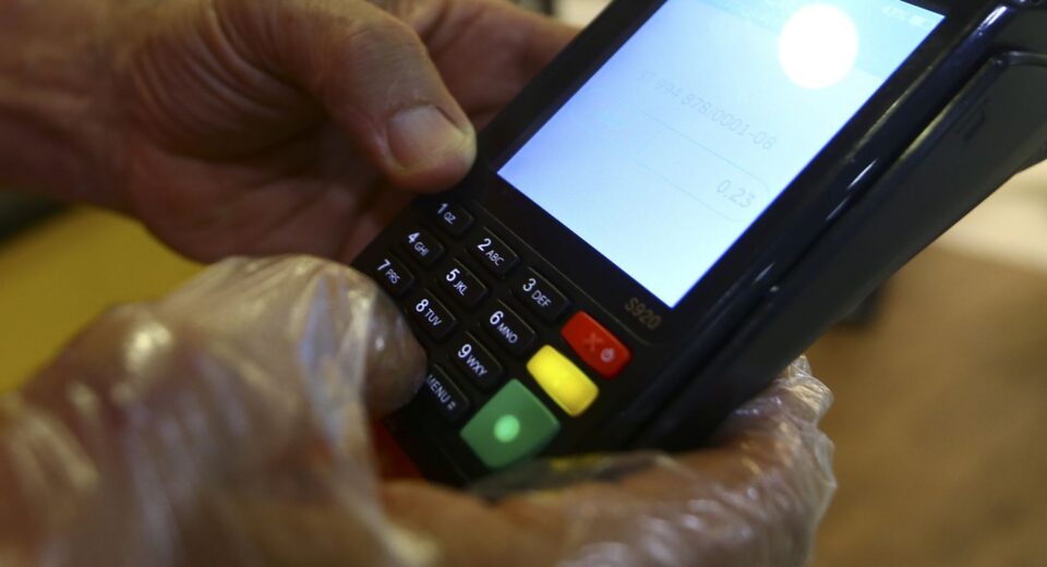 BC: bandeira de cartão terá de pagar transações em caso de falhas