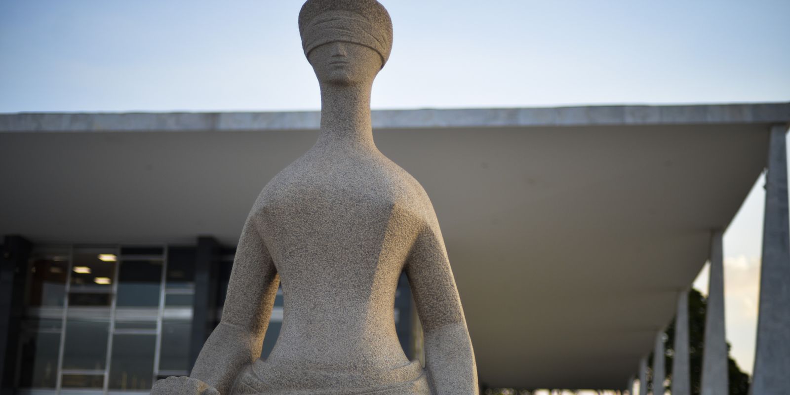 STF tem 2 votos para rejeitar recurso e manter condenação de Bolsonaro