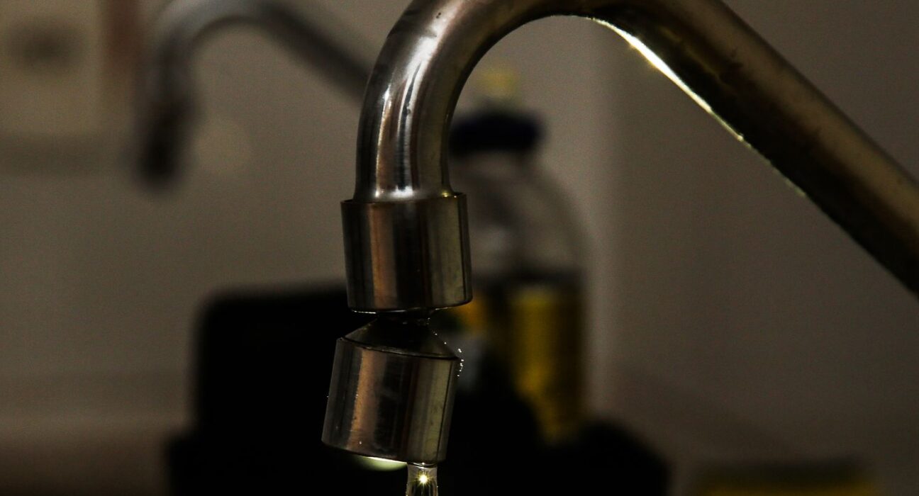 Brasil perde 6 mil piscinas de água tratada por dia, diz estudo