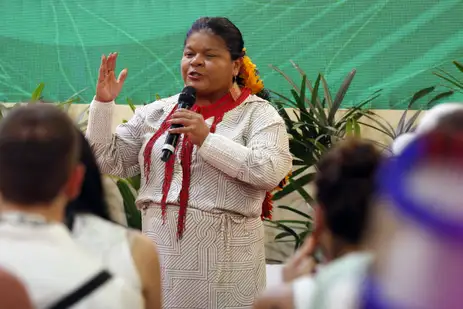 Belém (PA), 21/11/2025 - Ministra do Povos Indígenas, Sônia Guajajara, fala durante divulgação dos projetos comtemplados pelo Restaura Amazônia em Terras Indígenas, na COP30. Foto: Bruno Peres/Agência Brasil