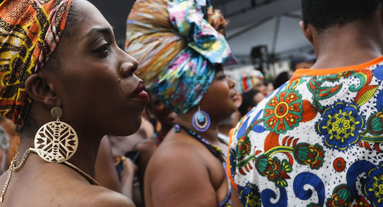 Hoje é Dia destaca consciência negra, trânsito e Rachel de Queiroz