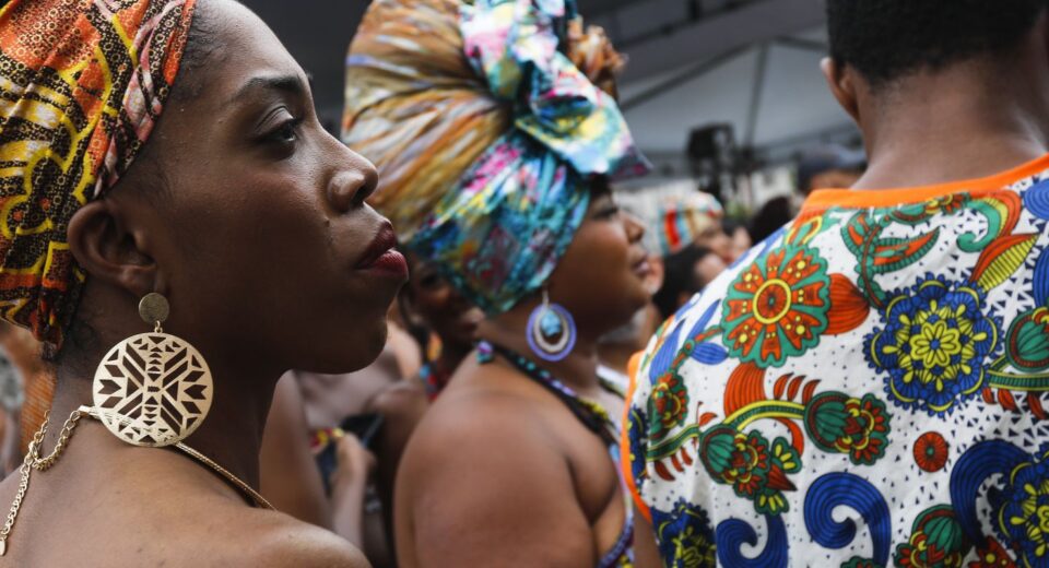 Hoje é Dia destaca consciência negra, trânsito e Rachel de Queiroz