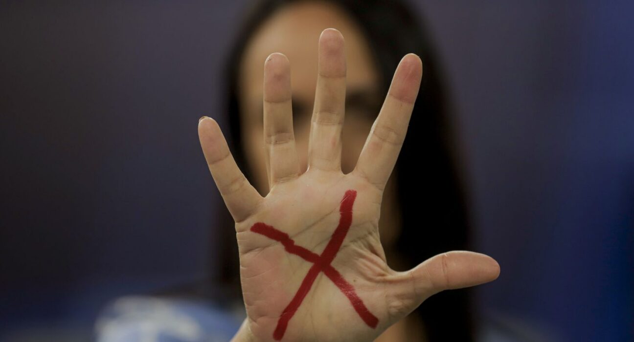 Caminhos da Reportagem traz mulheres que romperam violência doméstica