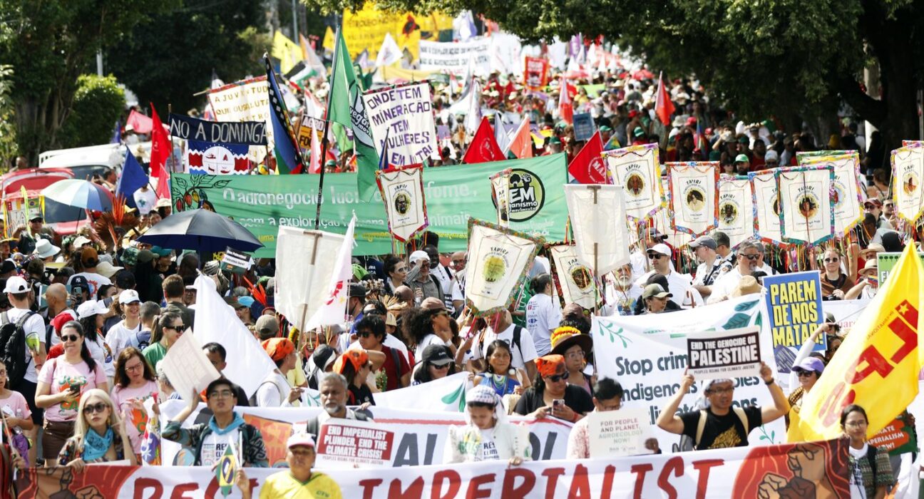 Marcha pelo Clima reúne 70 mil e leva força amazônica às ruas de Belém