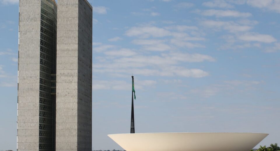 Líder da bancada ruralista quer incluir ações do MST no PL Antifacção