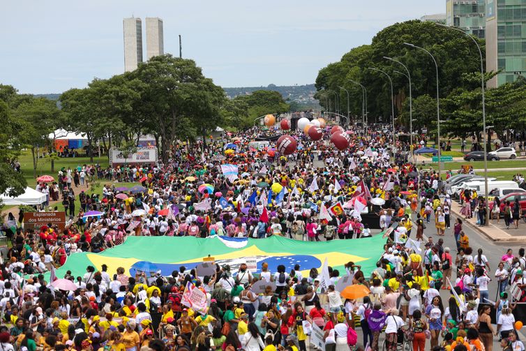 Brasília (DF) 25/11/2025  2ª Marcha das Mulheres Negras por Reparação e Bem Viver na Esplanada dos Ministérios. Participam mulheres negras de todo o Brasil de diferentes gerações, territórios e contextos sociais, e também mulheres afrodescendentes de mais de 40 países.  Foto: Fabio Rodrigues-Pozzebom/Agência Brasil