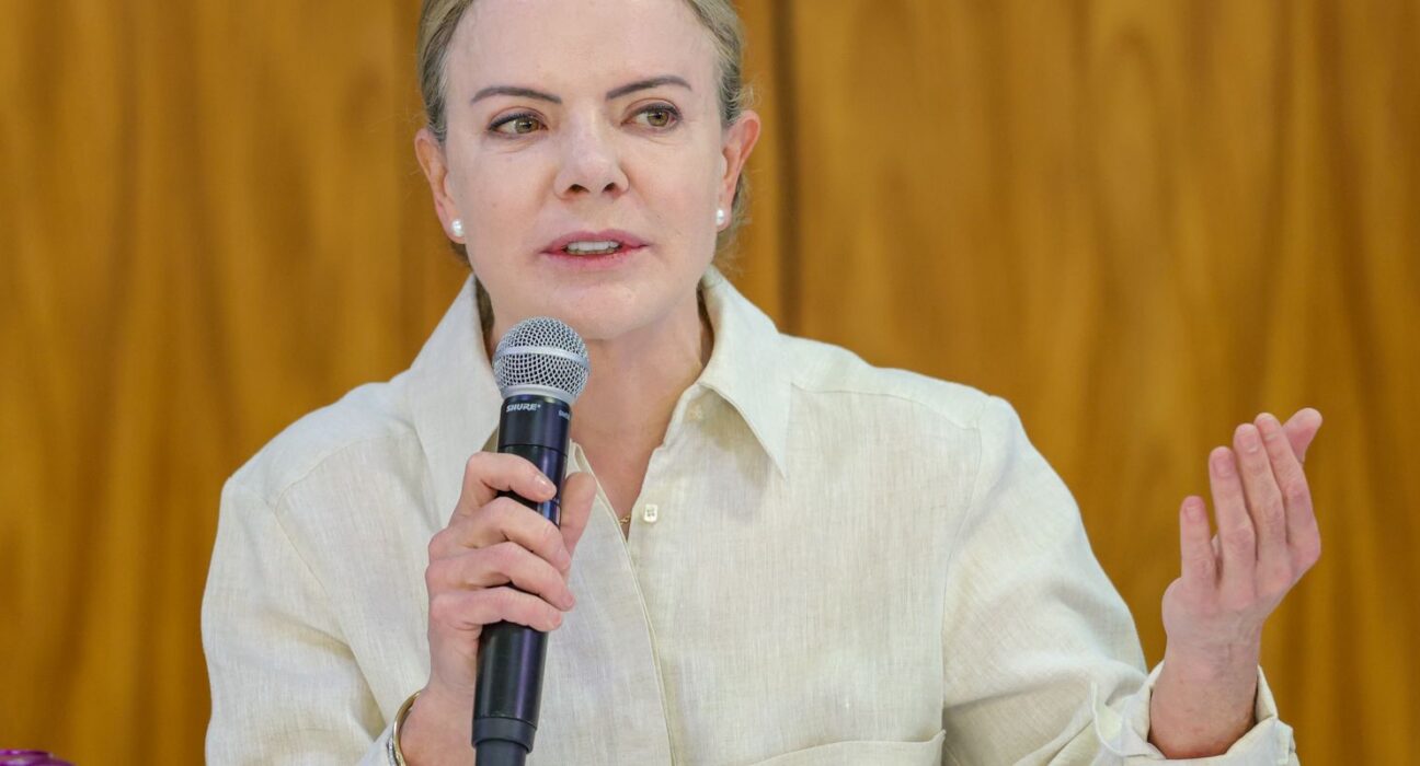 Gleisi divulga apoio à presidenta do México, alvo de assédio