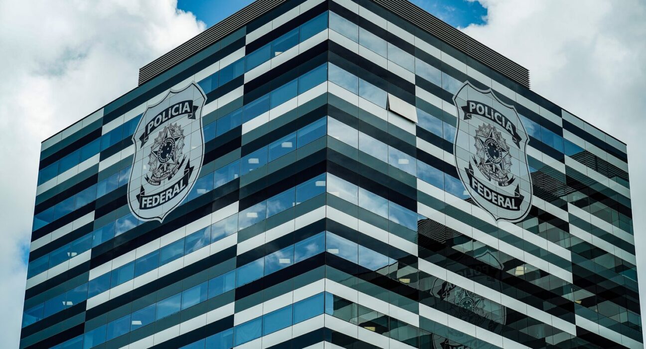 PF cumpre mandados de busca sobre fraude em licitação em São Sebastião