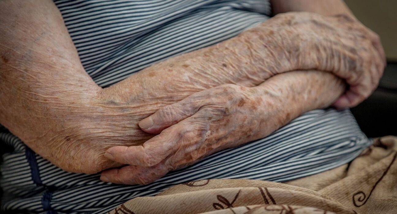 Vigilância Sanitária fecha abrigo com idosos em condições precárias