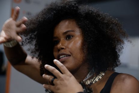 Belém (PA), 19/11/2025 - Wasady Xakriabá, articuladora da Articulação de Juventude Xakriabá (AJUX), jovem liderança indígena, “diplomata indígena”, que está atuando nas negociações da COP 30. Foto: Tânia Rêgo/Agência Brasil