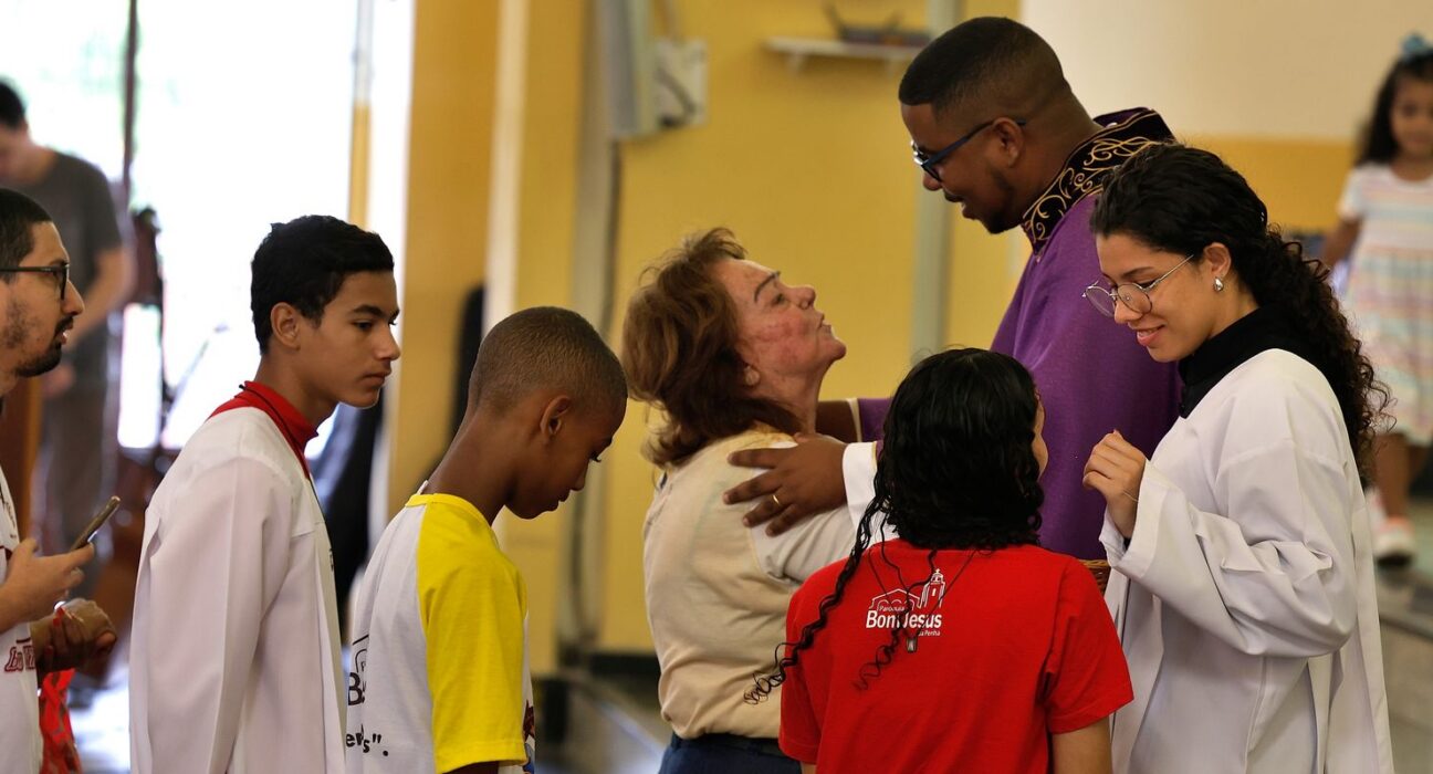 Em igreja na Penha, fiéis rezam por paz e proteção em semana de horror