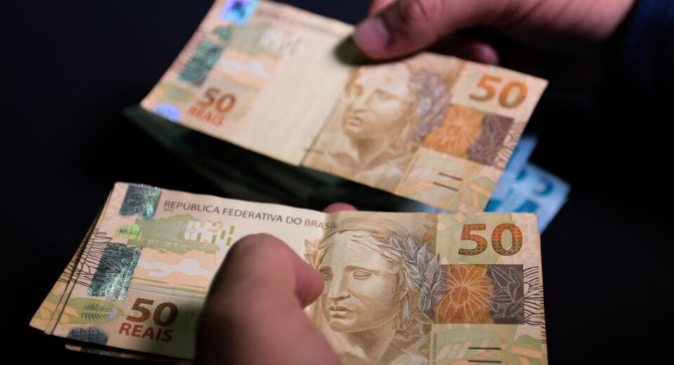 Brasileiros sacaram R$ 455,68 milhões esquecidos em bancos em setembro