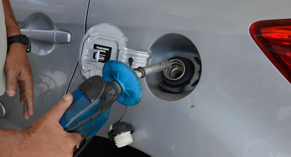 Justiça proíbe posto de exigir que mulher trabalhe de legging