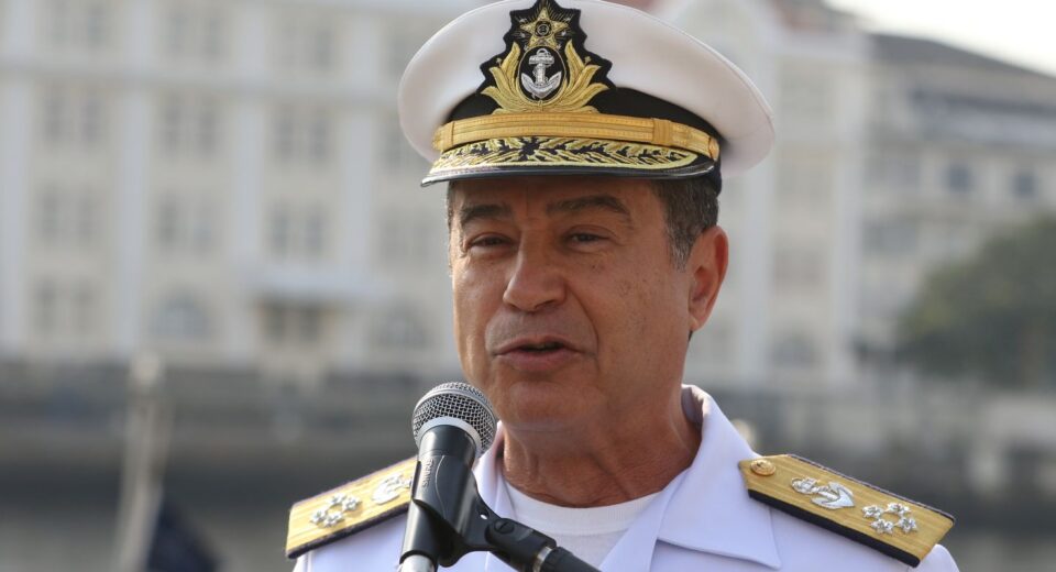 Almirante Gariner estava em academia quando foi preso pela PF