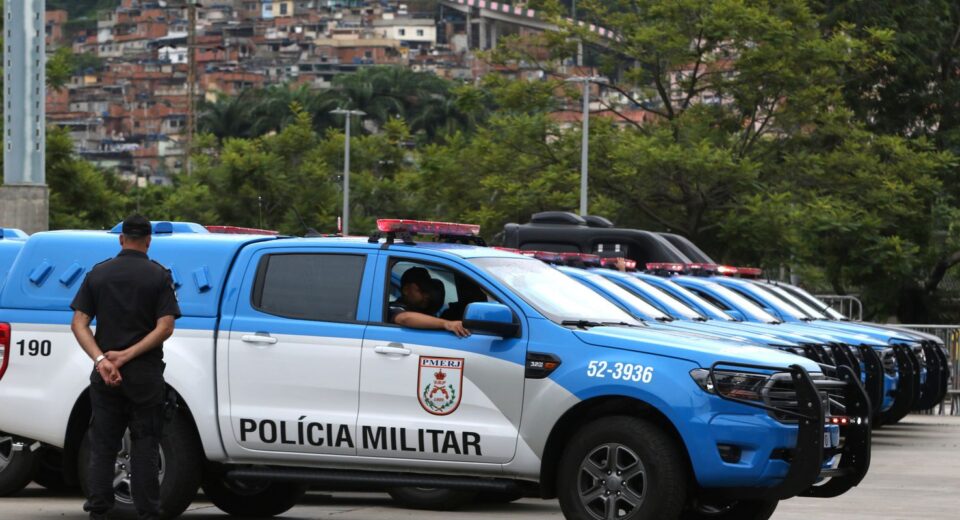 Polícia do Rio prende 17 pessoas em ação contra mentor de barricadas