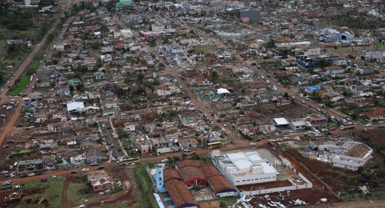 Paraná decreta calamidade pública após tornado destruir cidade