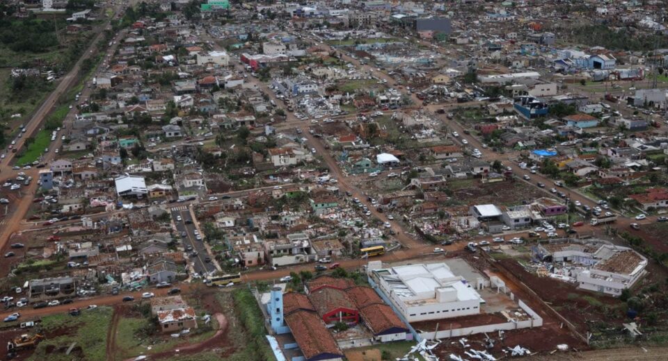 Paraná decreta calamidade pública após tornado destruir cidade
