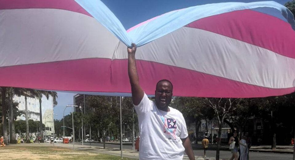 Marcha trans e travestis pede garantia de direitos e fim da violência