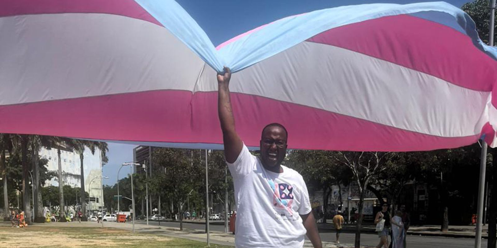 Marcha trans e travestis pede garantia de direitos e fim da violência