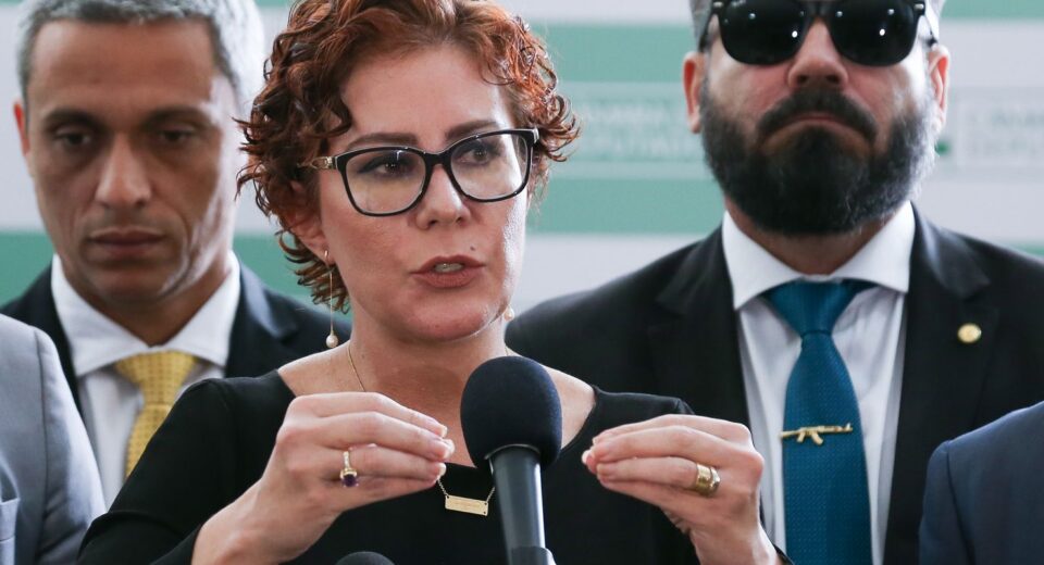 Zambelli deve ficar presa em Brasília se for extraditada pela Itália