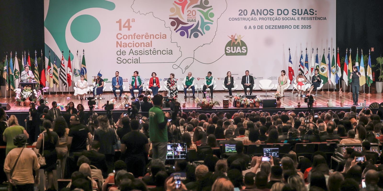 Lula propõe reunião dos Poderes para tratar de feminicídio