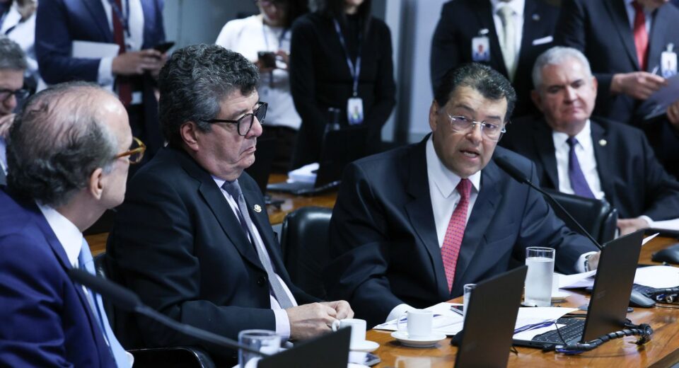 Comissão do Senado aprova aumento da taxação de fintechs e bets