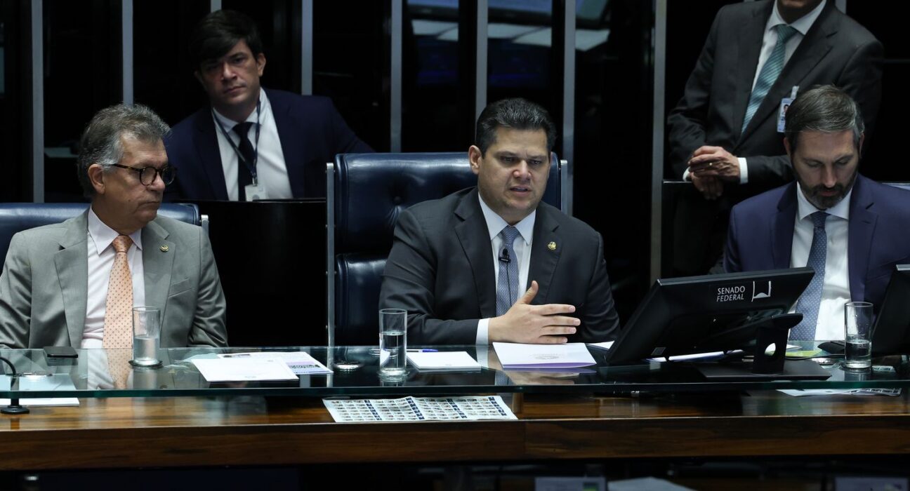 Após decisão de Mendes, Alcolumbre fala em votar PEC do Marco Temporal