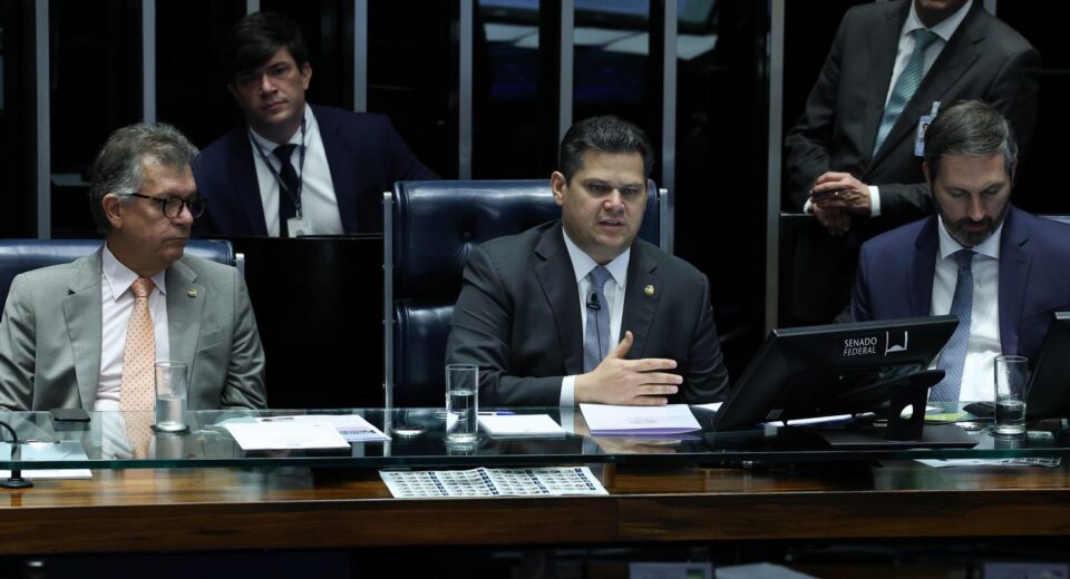 Após decisão de Mendes, Alcolumbre fala em votar PEC do Marco Temporal