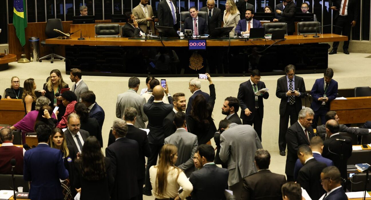 Câmara aprova redução de benefícios fiscais; projeto vai ao Senado