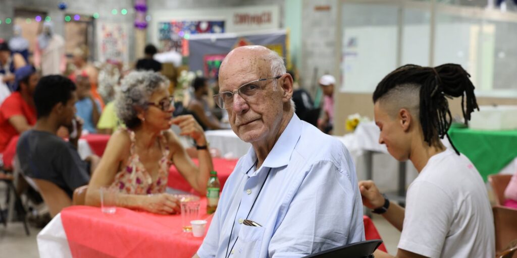 Júlio Lancelotti promove almoço de natal para moradores de rua em SP