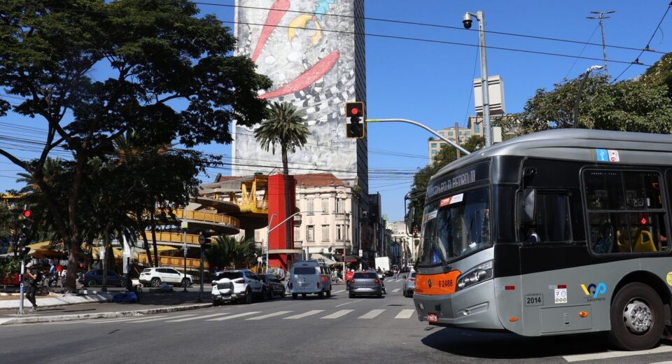 Prefeitura de SP anuncia aumento nas passagens de ônibus para R$ 5,30