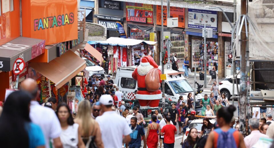 Novo salário mínimo será de R$ 1.621 em 2026