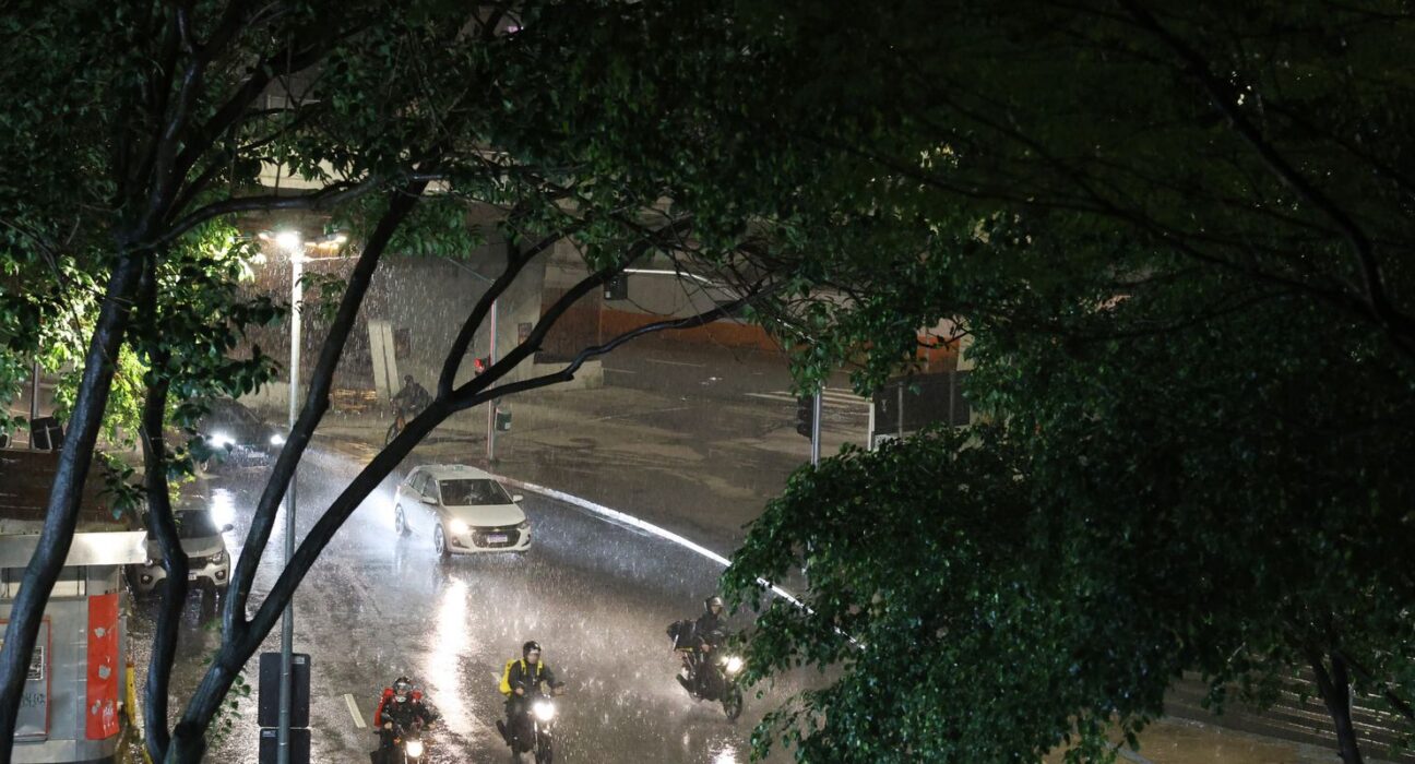 Chuvas deixam São Paulo em estado de atenção; 31 mil ficam sem energia