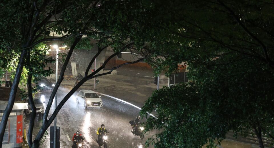 Chuvas deixam São Paulo em estado de atenção; 31 mil ficam sem energia