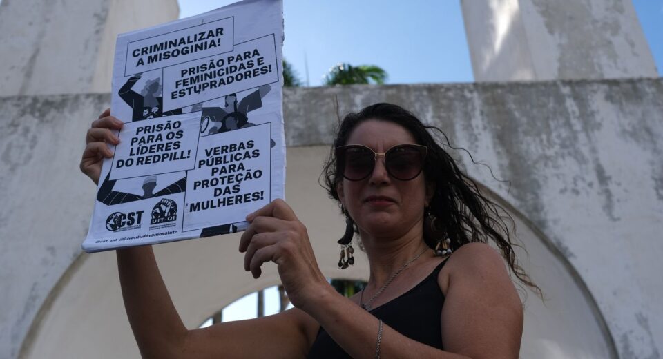 Ato nos Arcos da Lapa pede fim da violência contra mulheres e LGBTQIA+
