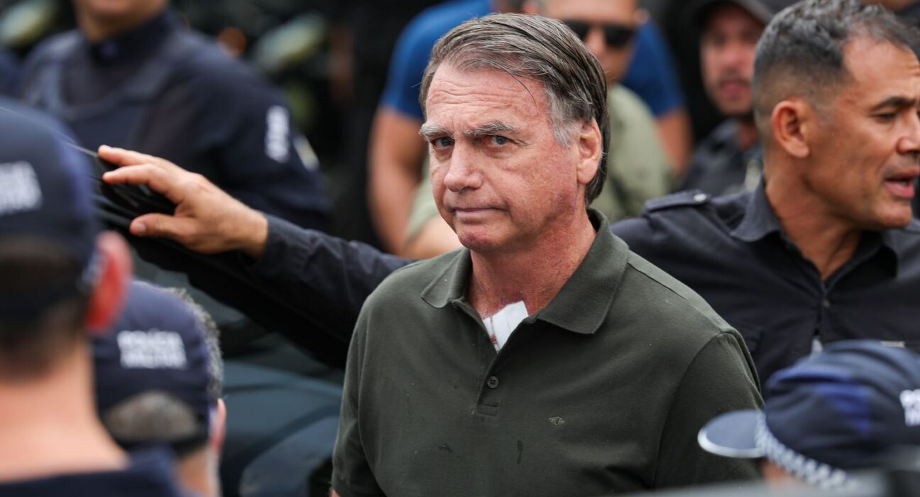 Defesa de Bolsonaro reitera pedido por cirurgia e prisão domiciliar