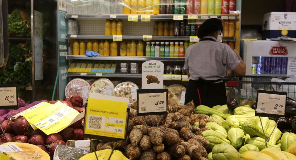 Comissão adia votação da PEC que reduz jornada para 40h e mantém 6x1