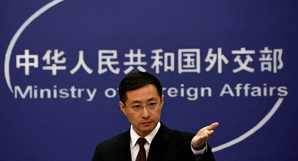 China diz que interceptação de navios pelos EUA é "violação grave"