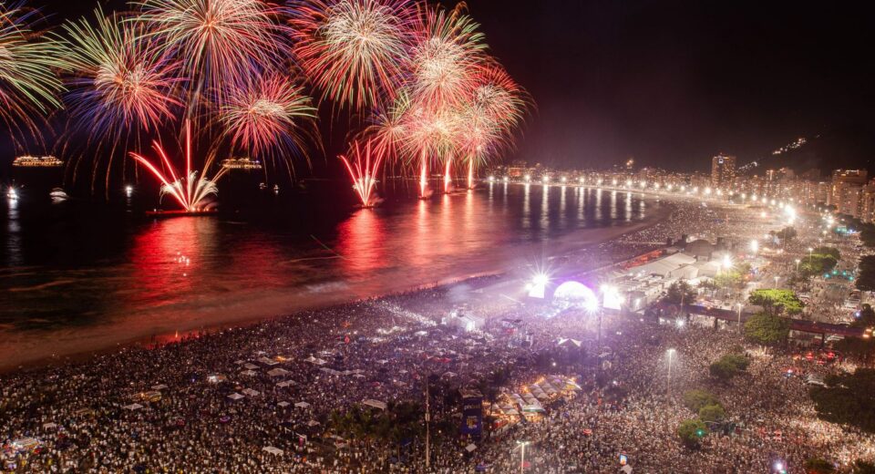 Metrô inicia venda de bilhete para réveillon na praia de Copacabana