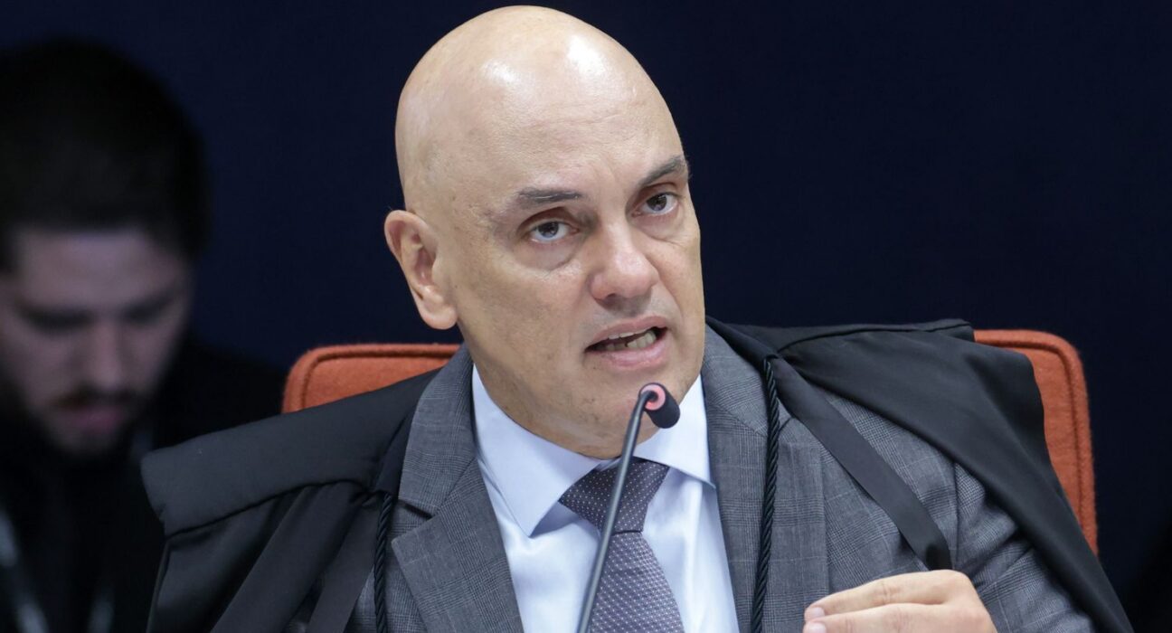 Moraes envia à PGR laudo de que Bolsonaro violou tornozeleira