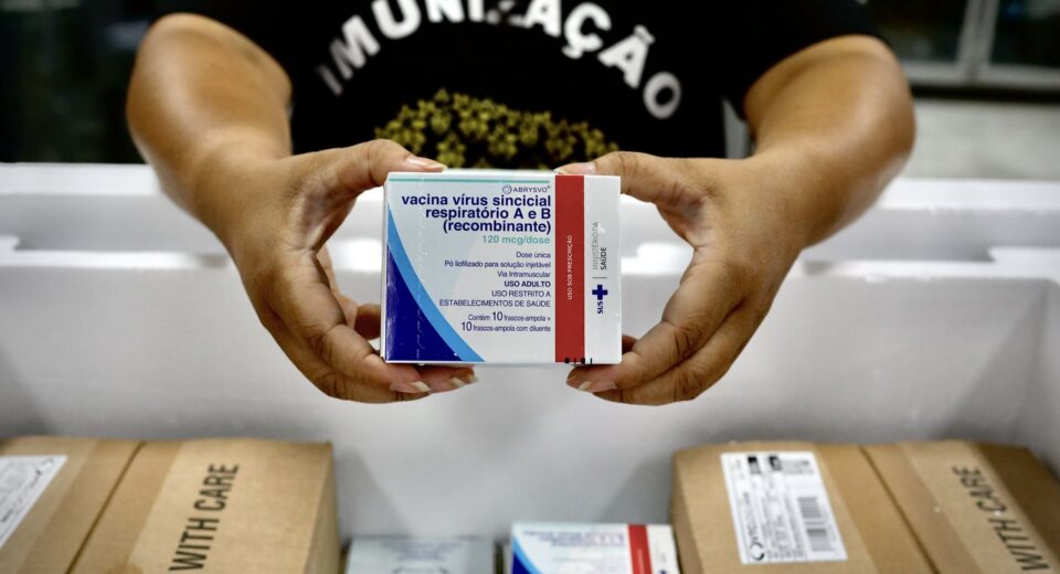 SP inicia vacinação de grávidas contra vírus sincicial respiratório