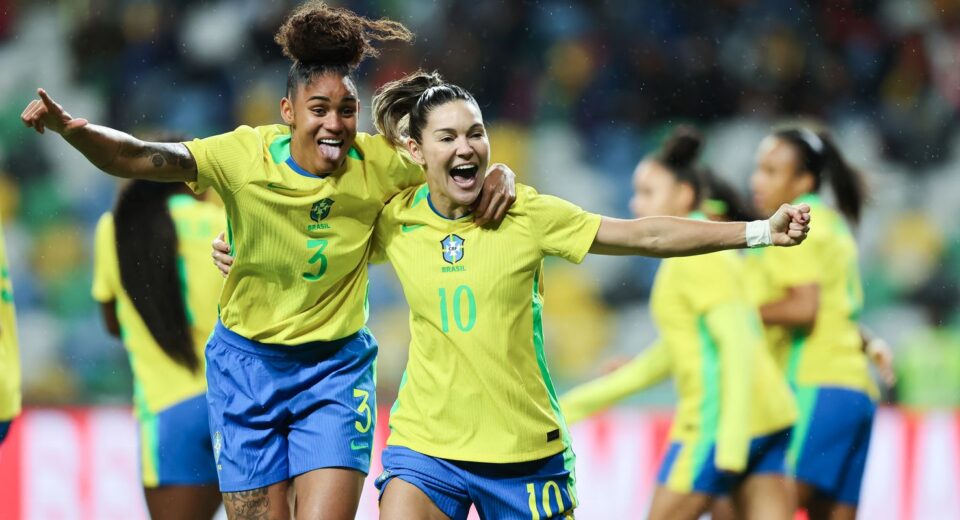 Seleção feminina fecha 2025 com goleada de 5 a 0 sobre Portugal