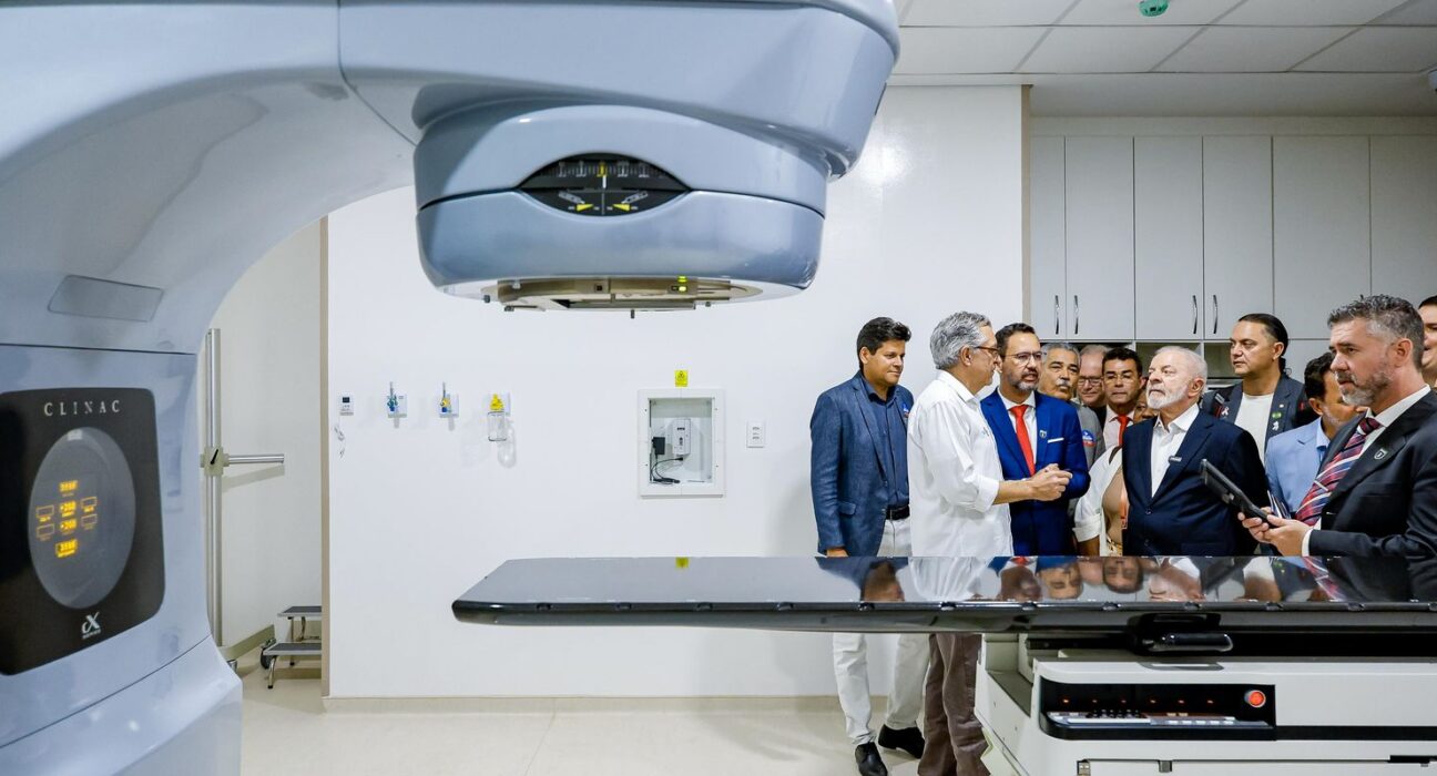 Lula inaugura serviços de radioterapia em cinco cidades do país